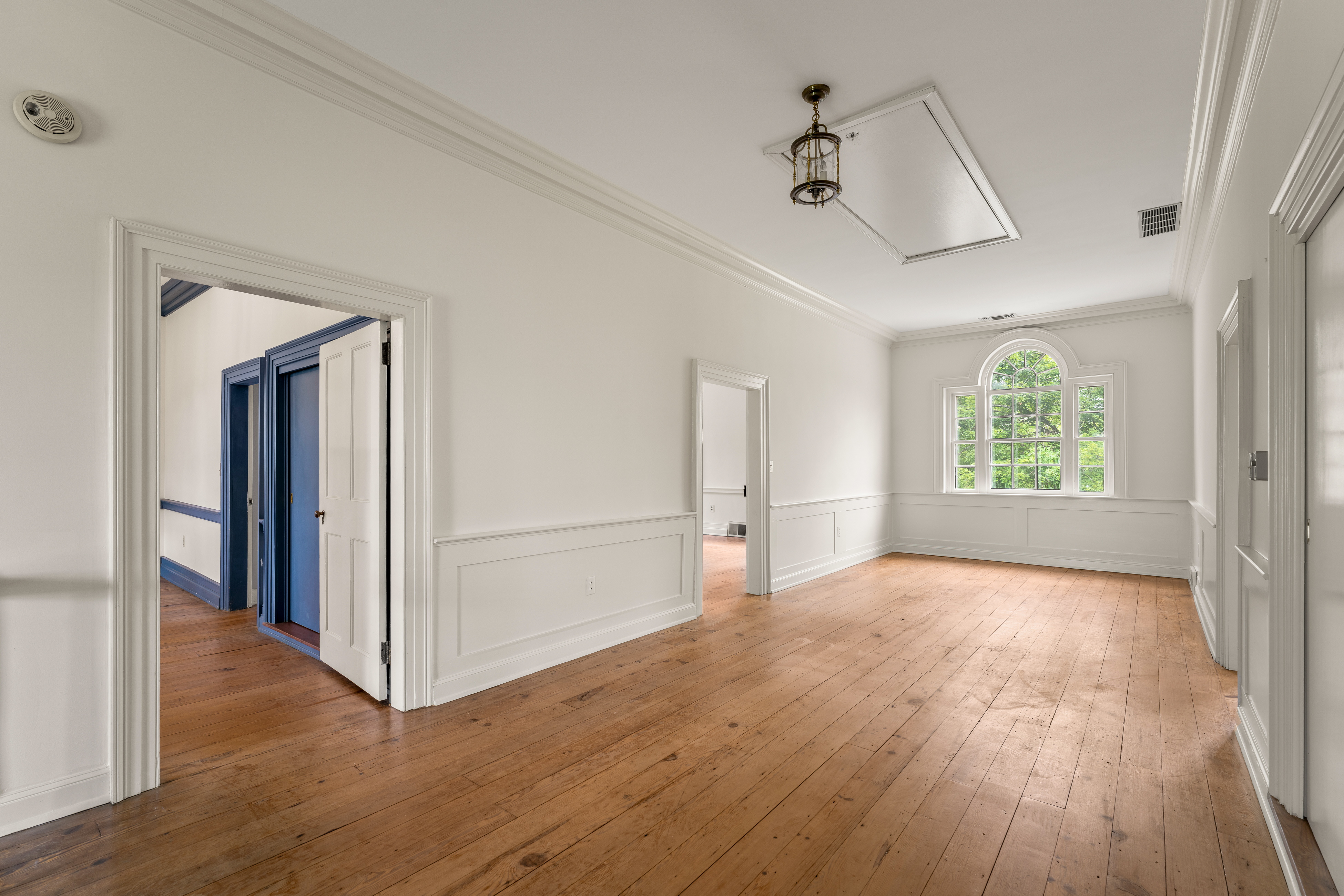 The upper landing looking down the enfilade