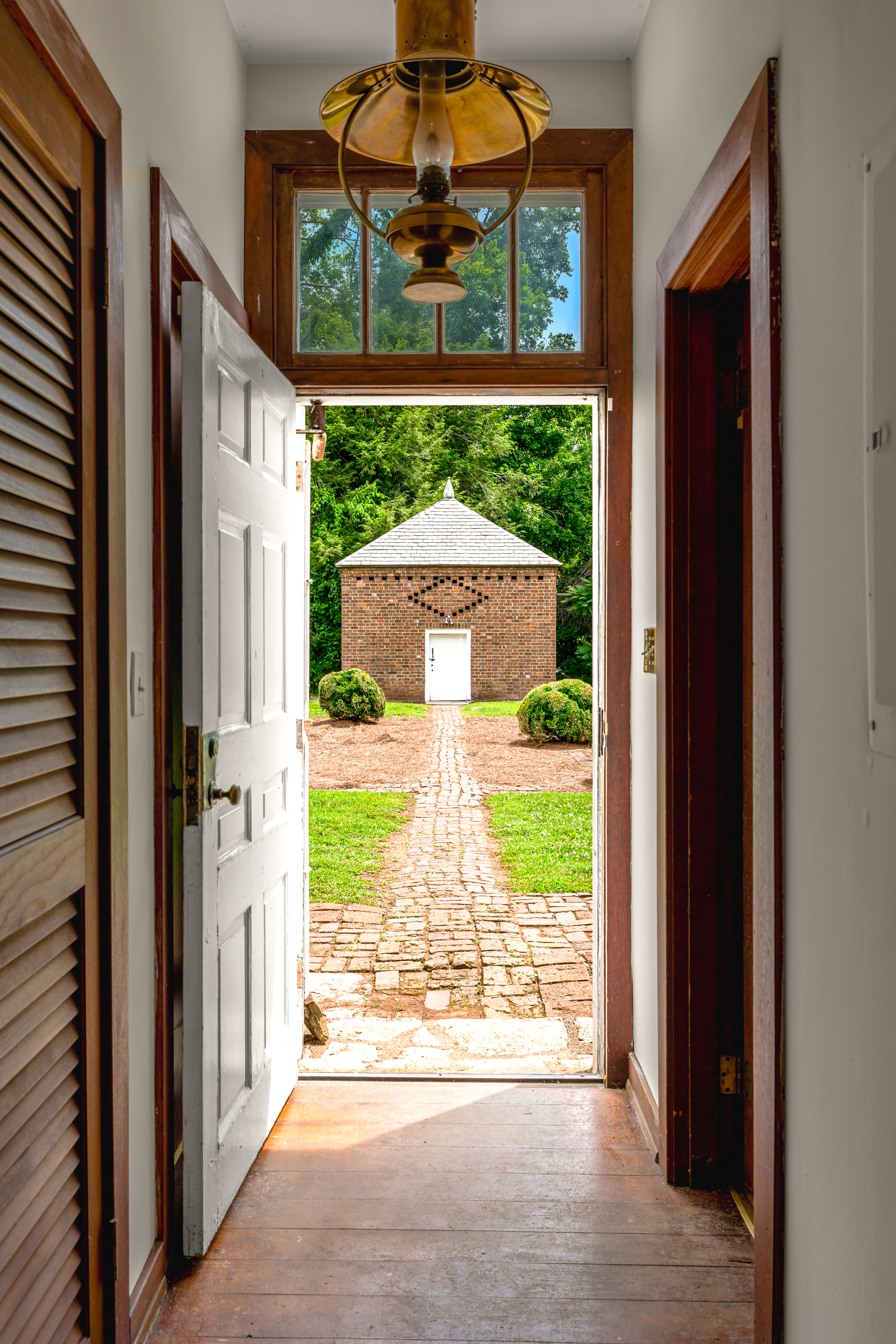The rear vestibule opening onto the grounds